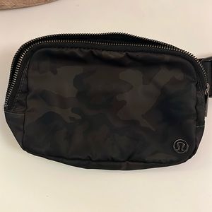Lululemon Everywhere Belt Bag 1L